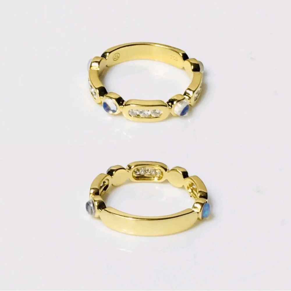 Vintage rare Movado 18K yellow gold moonstones and diamonds stunning band ring
